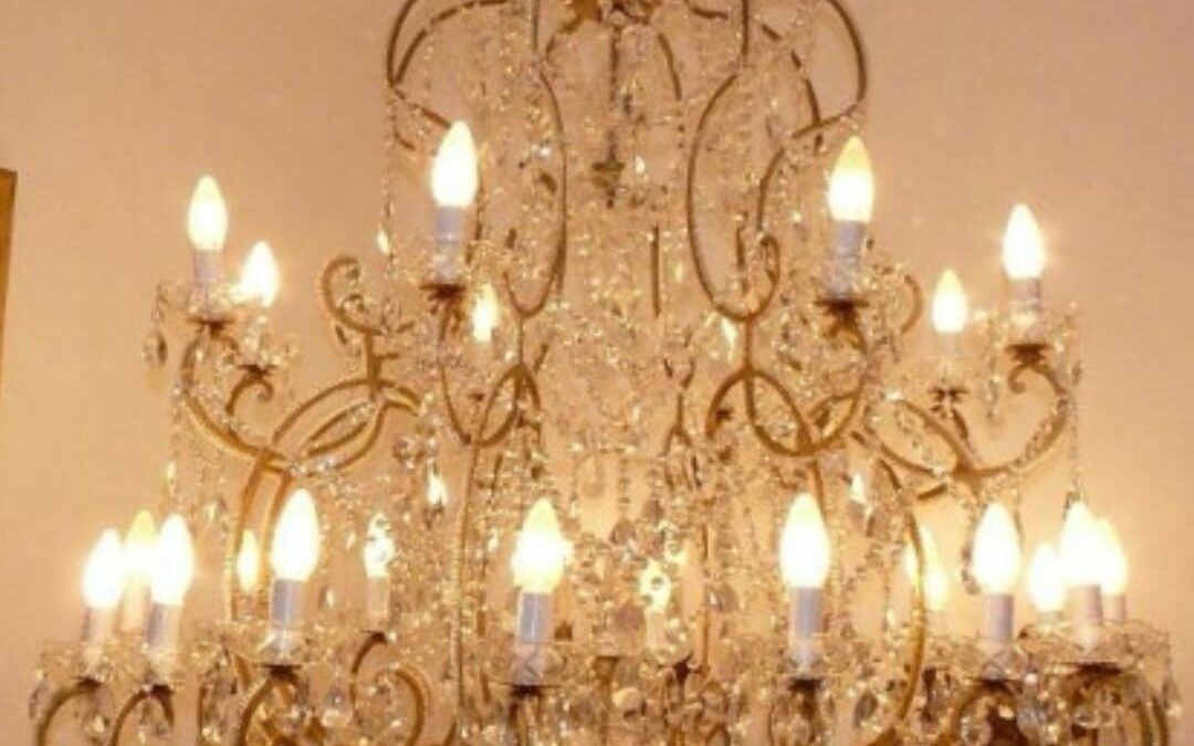 Grand lustre en cristal à 24 lumières