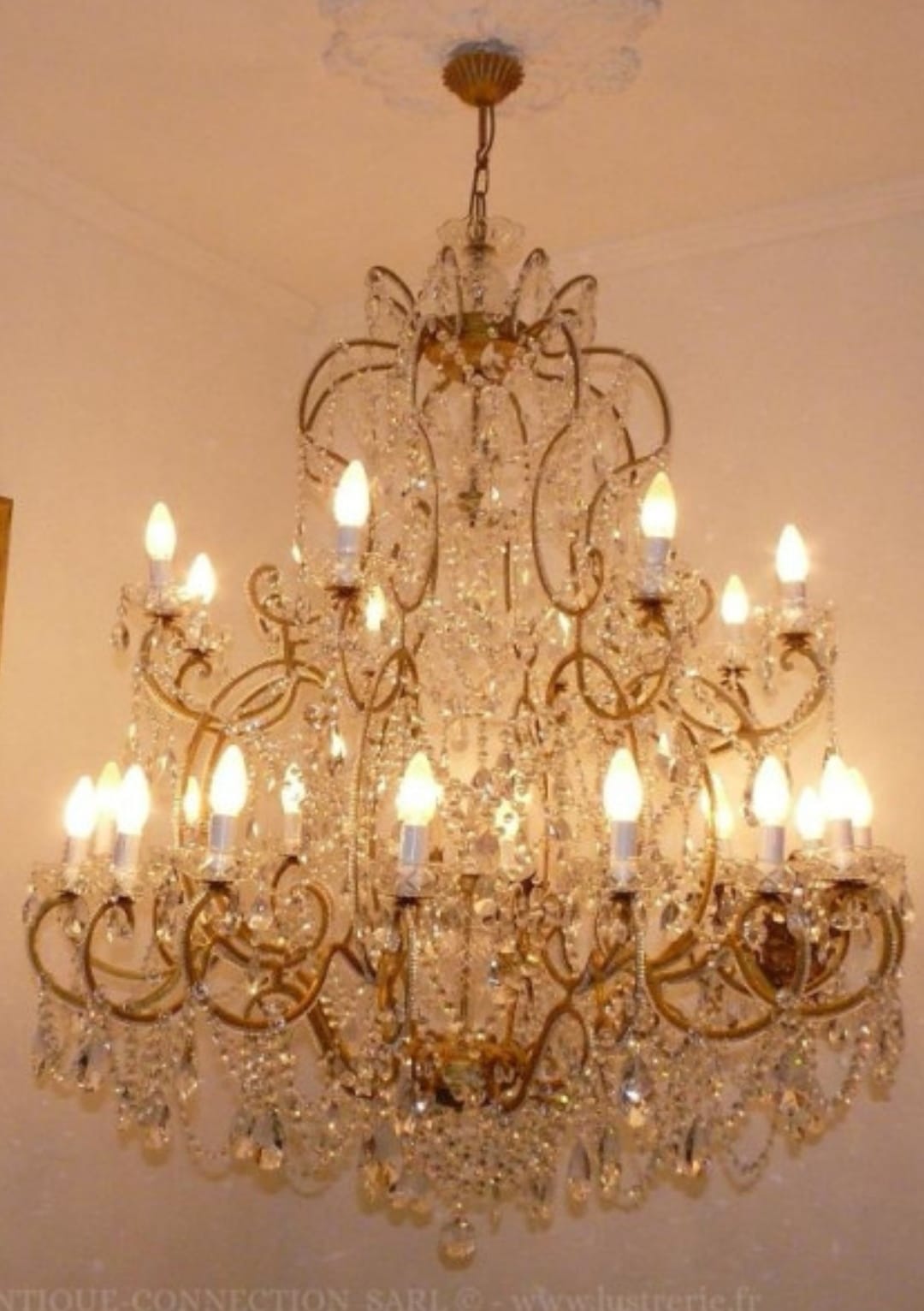 Grand lustre en cristal à 24 lumières Grand lustre en cristal à 24 lumières – Ø 110 cm