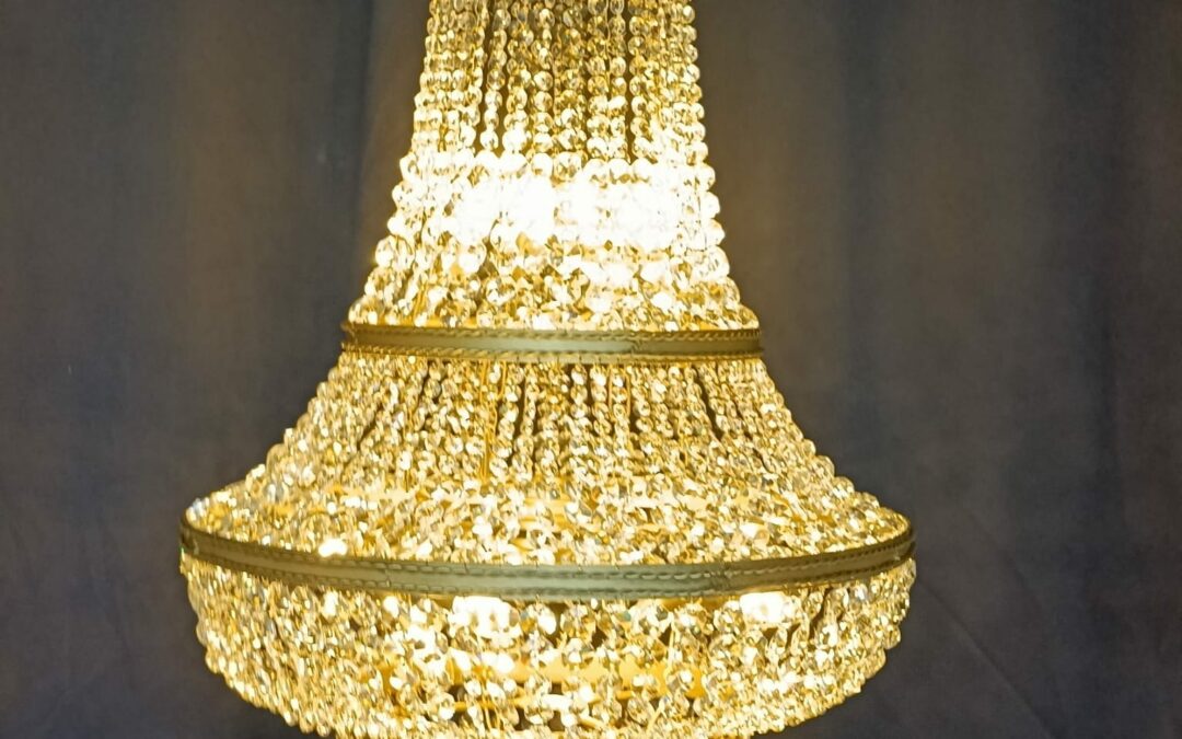 Lustre Empire Classique – Couronnes et Pampilles en Cristal