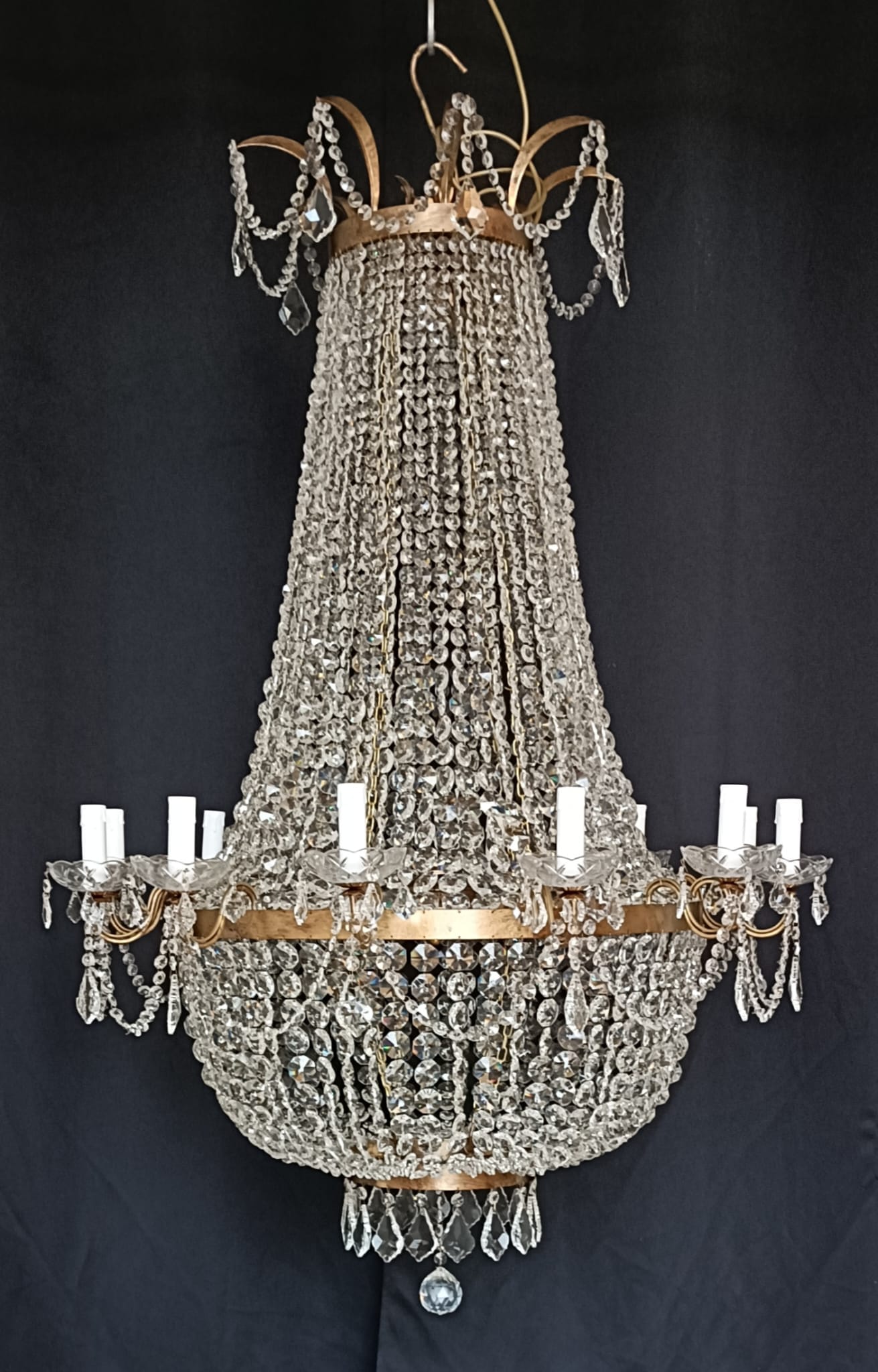 Lustre Empire Montgolfière à Bras de Lumière – Prestige et Rayonnement Lustre Empire Montgolfière à Bras de Lumière – Prestige et Rayonnement