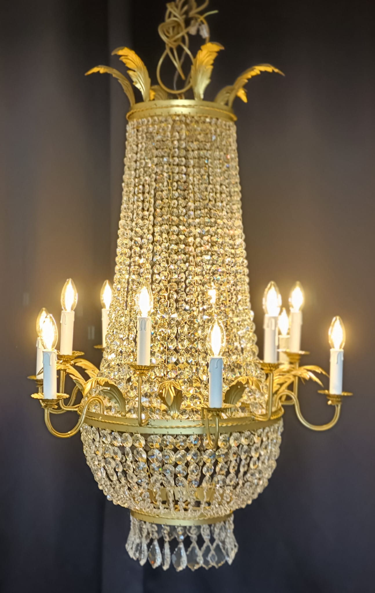 Lustre Empire Montgolfière à Deux Niveaux de Bras – Grandeur Architecturale lustre montgolfiere