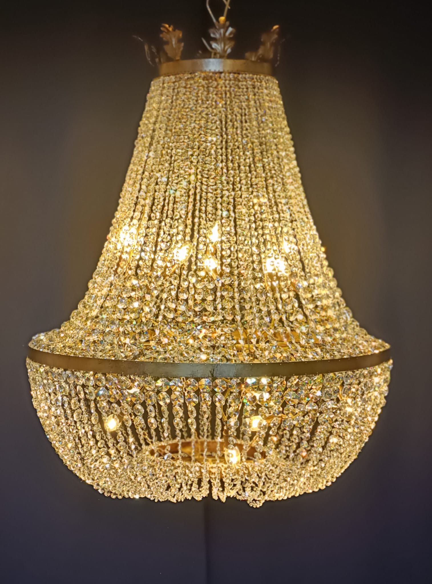 Lustre Empire Montgolfière – Cascade de Cristal Taillé Lustre Empire Montgolfière – Cascade de Cristal Taillé
