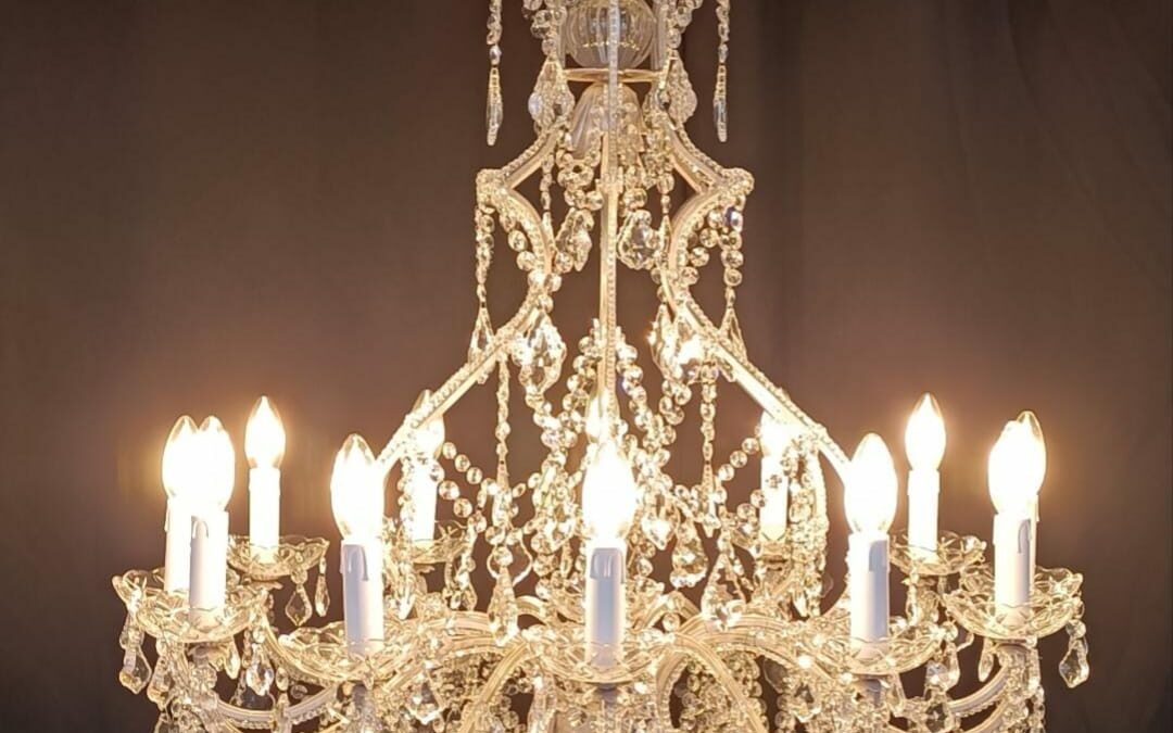 Lustre baroque en fer forgé patiné et cristal – 6 lumières