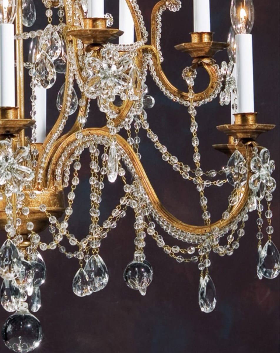 Lustre en forme de couronne à Pampilles de Cristal Lustre Baroque en forme de couronne à Pampilles de Cristal
