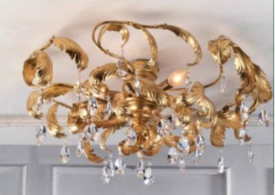 Plafonnier Baroque en Fer Forgé avec Pampilles de Cristal – Fabrication Artisanale