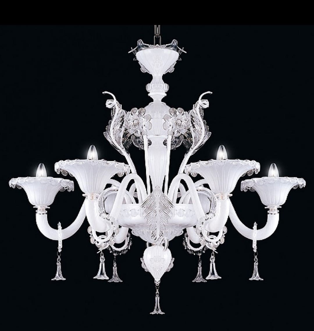 Exceptionnel lustre en verre artisanal de Murano Exceptionnel lustre en verre artisanal de Murano<br />