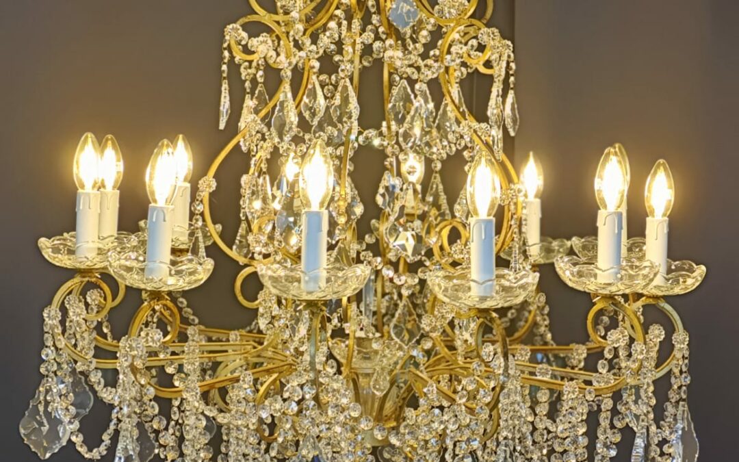 Lustre baroque à pampilles de cristal taillé – 12 lumières