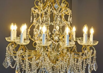 Lustre baroque à pampilles de cristal taillé – 12 lumières