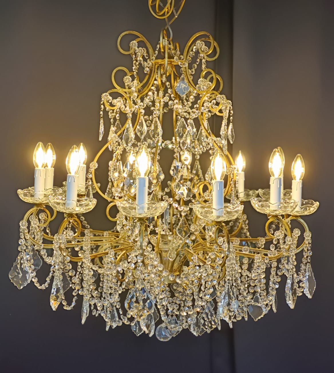 Lustre baroque à pampilles de cristal Lustre baroque à pampilles de cristal taillé – 12 lumières