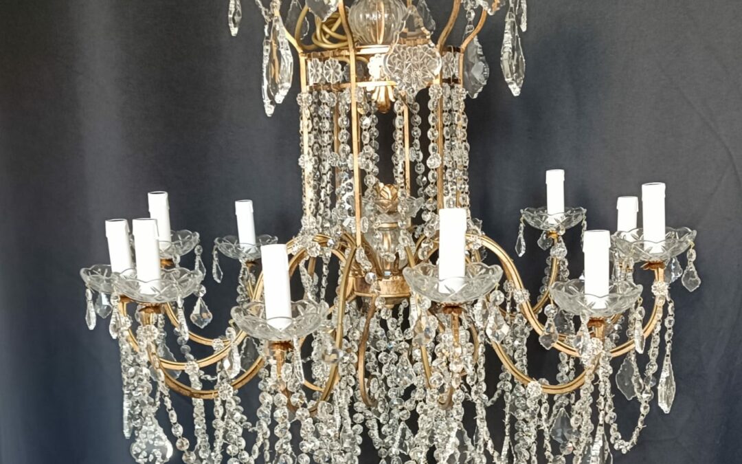 Lustre florentin artisanal en fer forgé patiné or