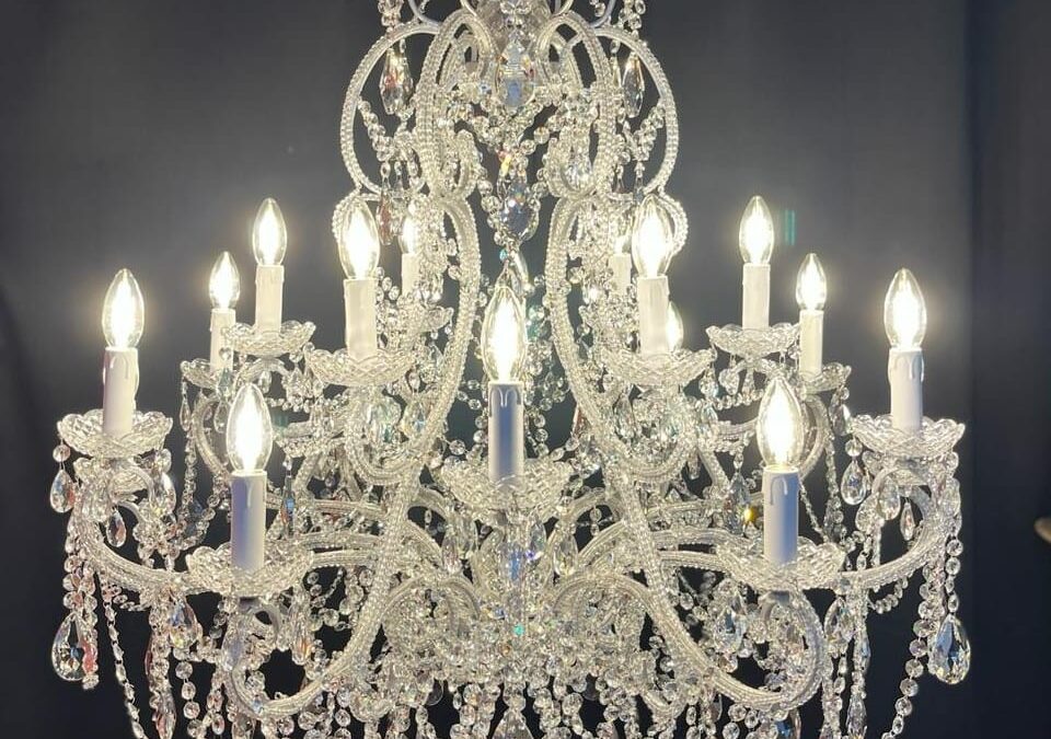 Lustre artisanal florentin à 18 bras de lumière