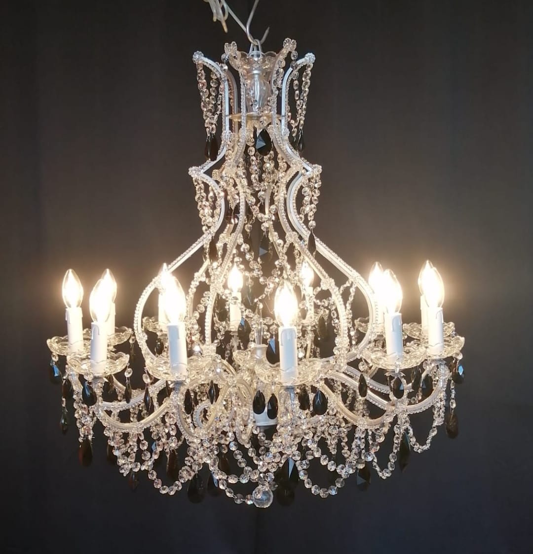 lustre baroque à douze bras de lumière lustre baroque à douze bras de lumière