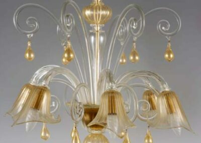 Lustre réalisé en verre soufflé artisanalement à Murano